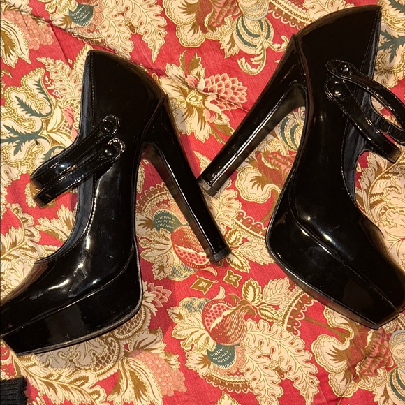Forever 21 Glossy Black Platform Heels - Picture 7 of 10